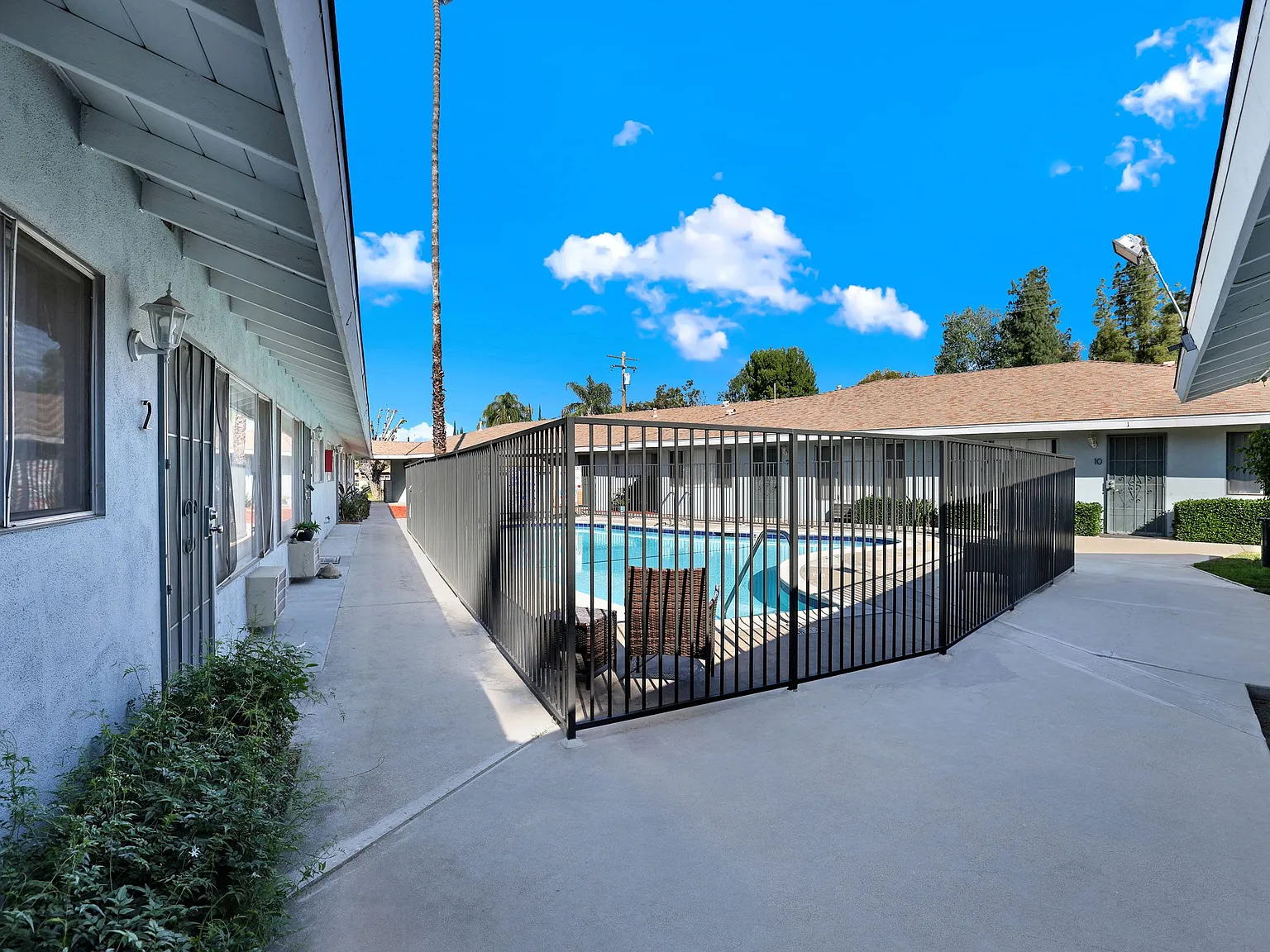 Palmbrook — Photo 1