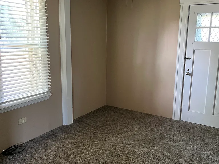 302 N Thompson St — Photo 9