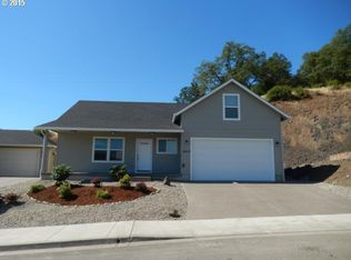 2014 NE Sunset Loop Dr, Roseburg, OR 97470