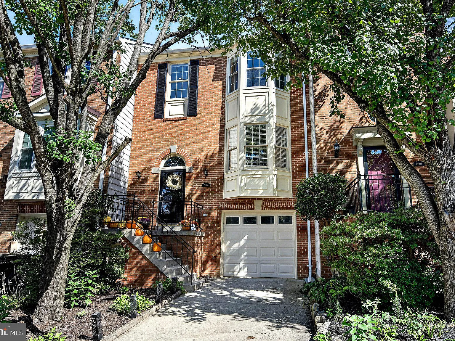 3 bed, 3.5 bath, 2100 sqft, $3,500 — Photo 2