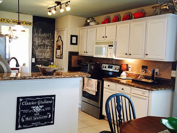 Kitchen w/ Granite Counters