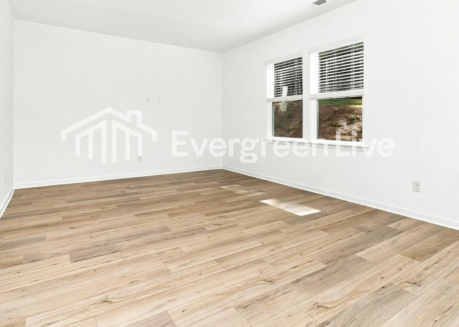 4 bed, 2.5 bath, 1809 sqft, $2,085 — Photo 3