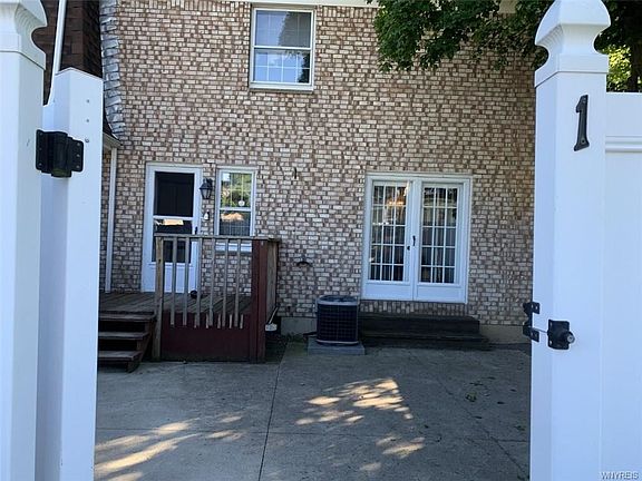 2nd image of 30 Carriage Dr APT 1