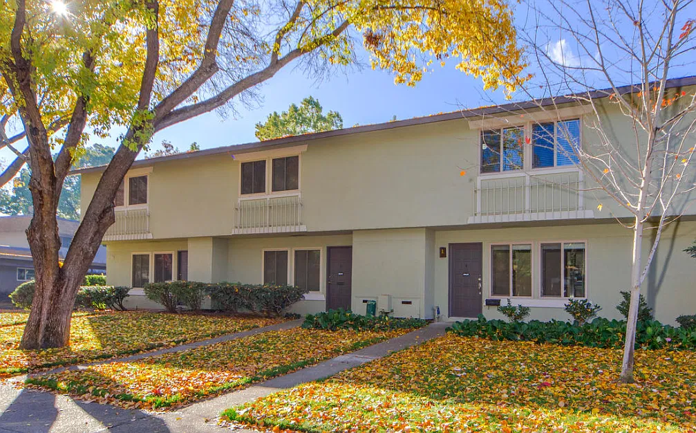 3 bed, 1191 sqft, $950 — Photo 1