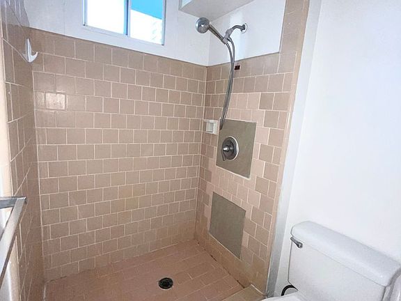 5th image of 445 Kalaimoku St APT 404