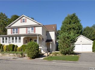 2 Elm St, Glen Head, NY 11545
