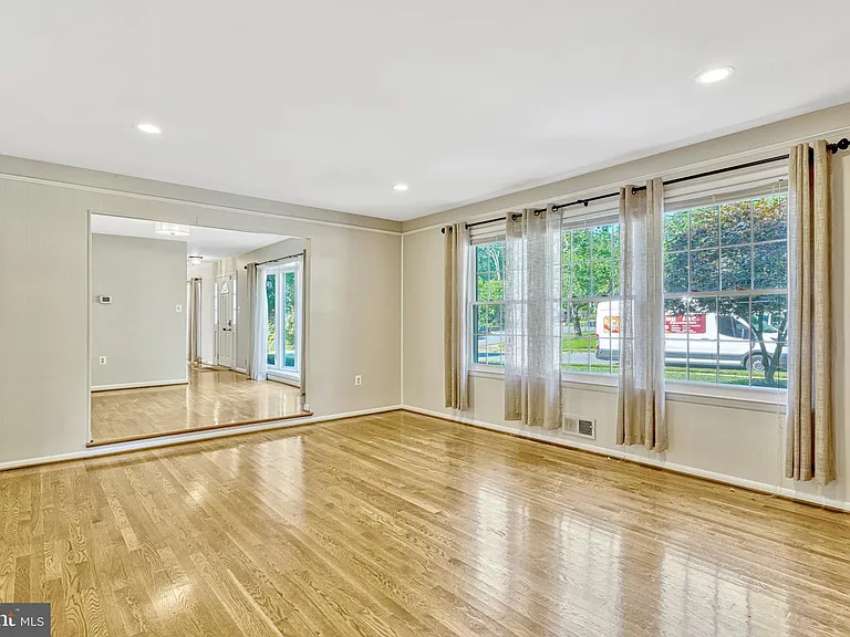 5021 Fleming Dr — Photo 25