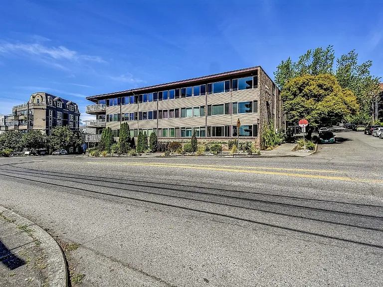 Mercer Crest Apartments — Photo 12