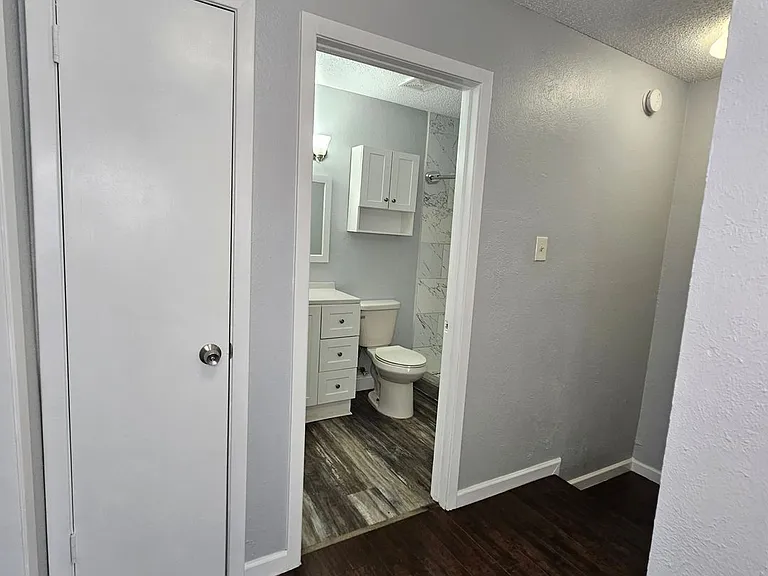 3931 N Garland Ave #4 — Photo 20