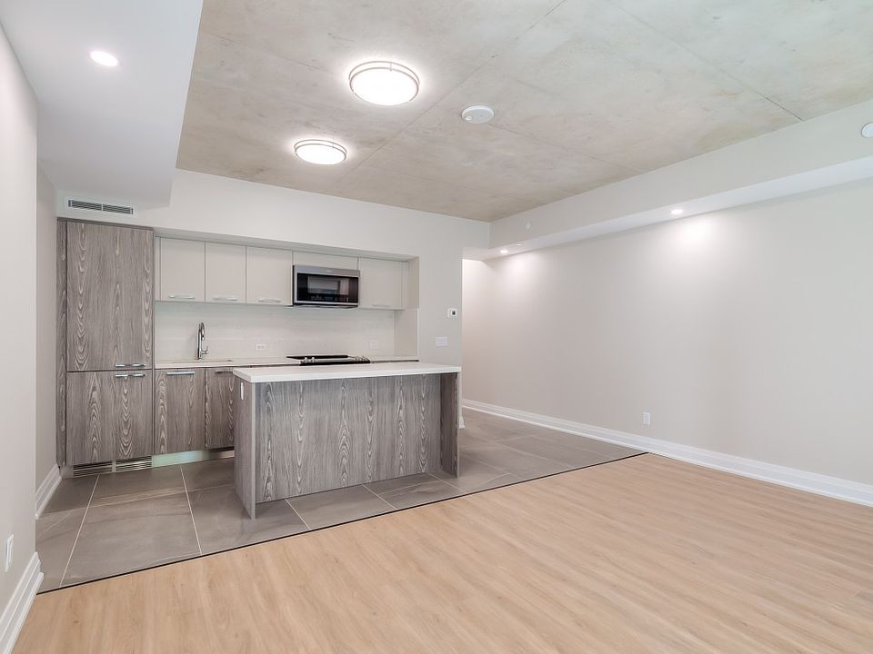 1st image of 665 Queen St E #513