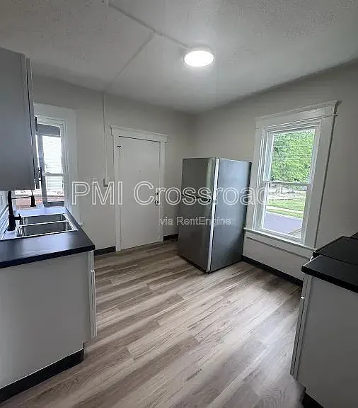 470 Sumner St #1 — Photo 4