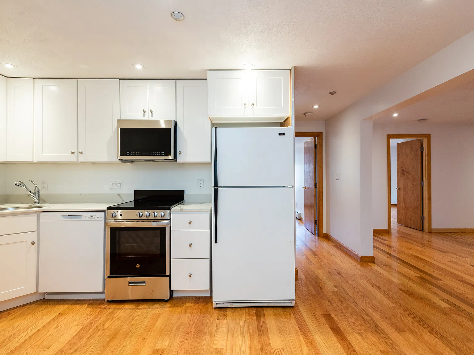 2 bed, 1220 sqft, $2,200 — Photo 3