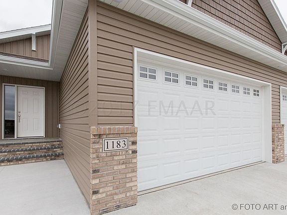 3rd image of 1183 Brooks Dr W