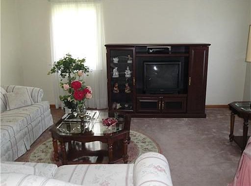 3rd image of 4467 Birchwood Ln