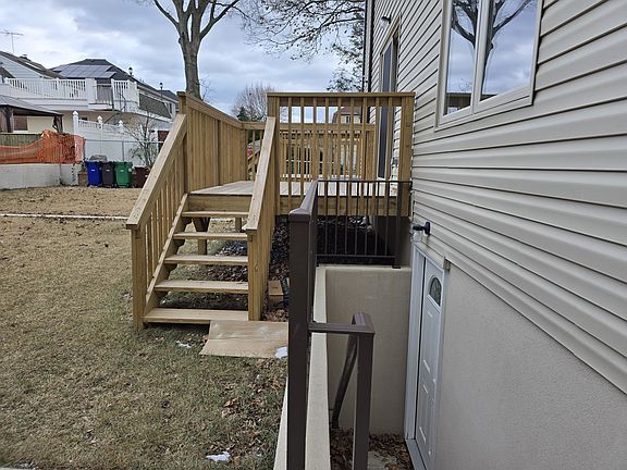 3rd image of 105 Quinlan Ave Floor 1