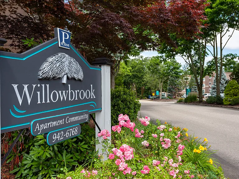 Willowbrook — Photo 6