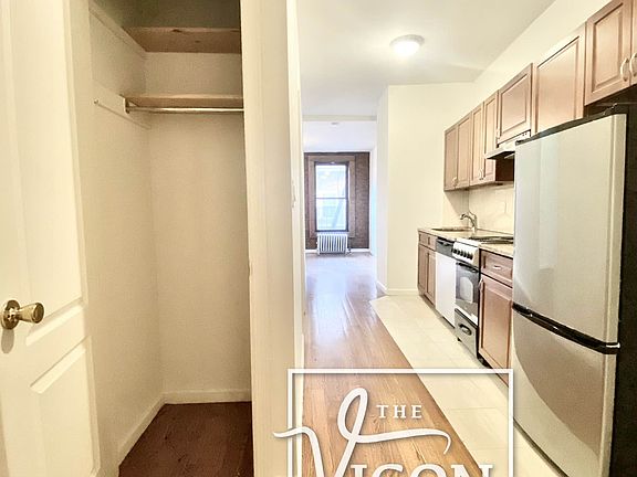 3rd image of 328 E 55th St APT 10