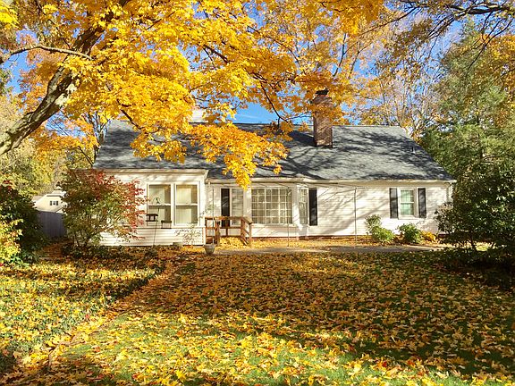 Back lawn (from rear lot)