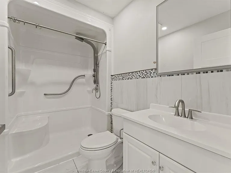 972 Wellington Ave #MAIN — Photo 8