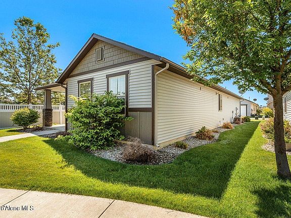 2nd image of 2716 N Reddington Way