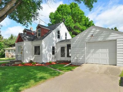 956 2nd St SW, Faribault, MN, 55021