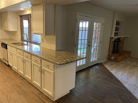 4th image of 10910 Wallbrook Dr