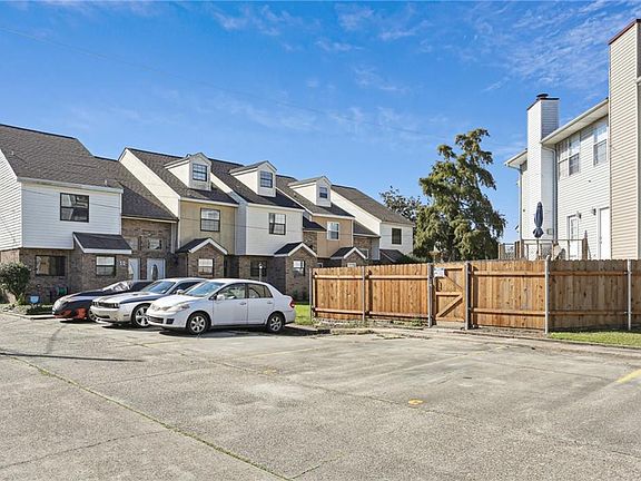 3rd image of 5 Brandon Hall Dr APT C