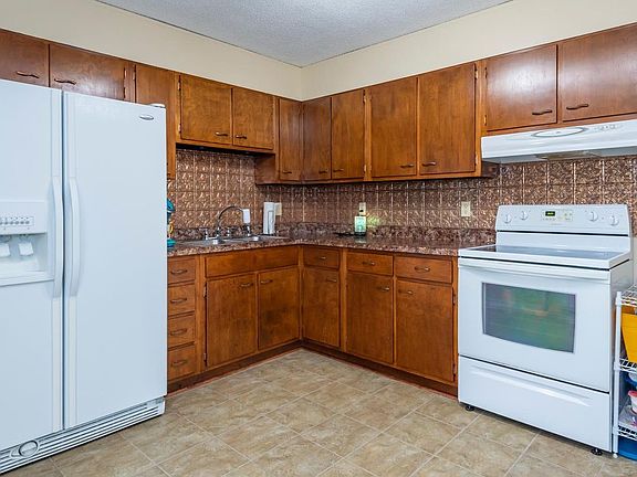 4th image of 520 S Cedar Dr