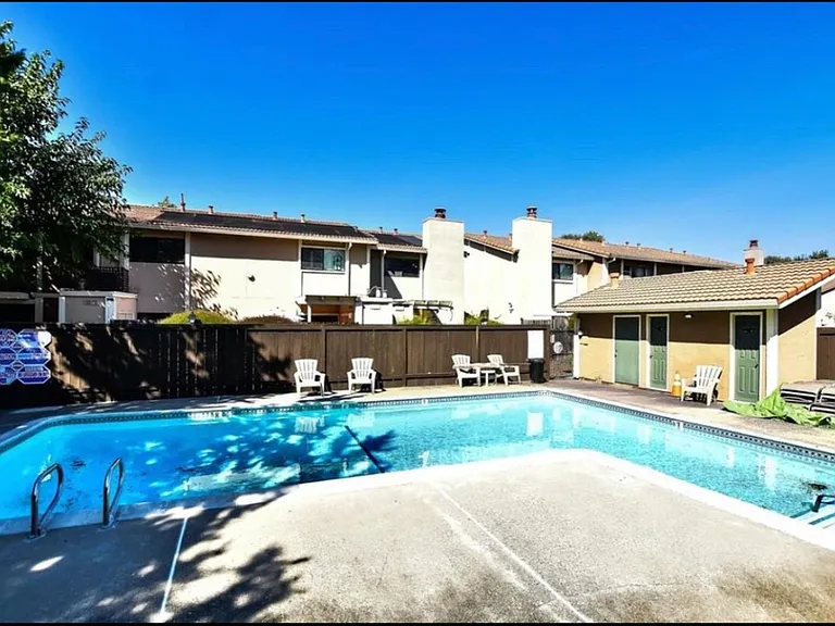 2545 Vallejo St — Photo 9