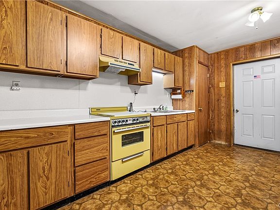 5th image of 1008 Albany Rd