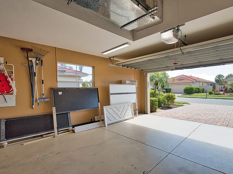 482 Montelluna Dr — Photo 25