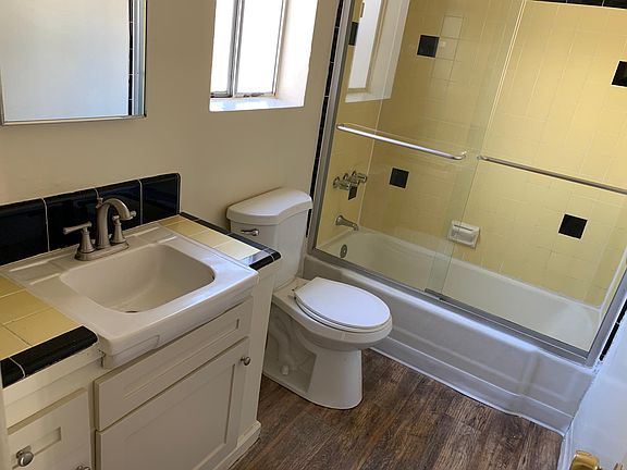 2nd image of 1099 N Raymond Ave APT 4