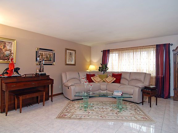 2nd image of 34 Lincoln Ave