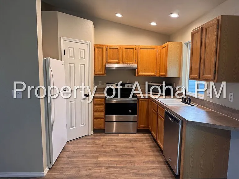 10795 W Susan St — Photo 5