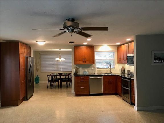 4th image of 40 Hillcrest Dr