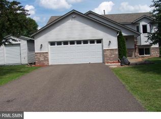 2727 Hillvale Trl, Saint Paul, MN 55128