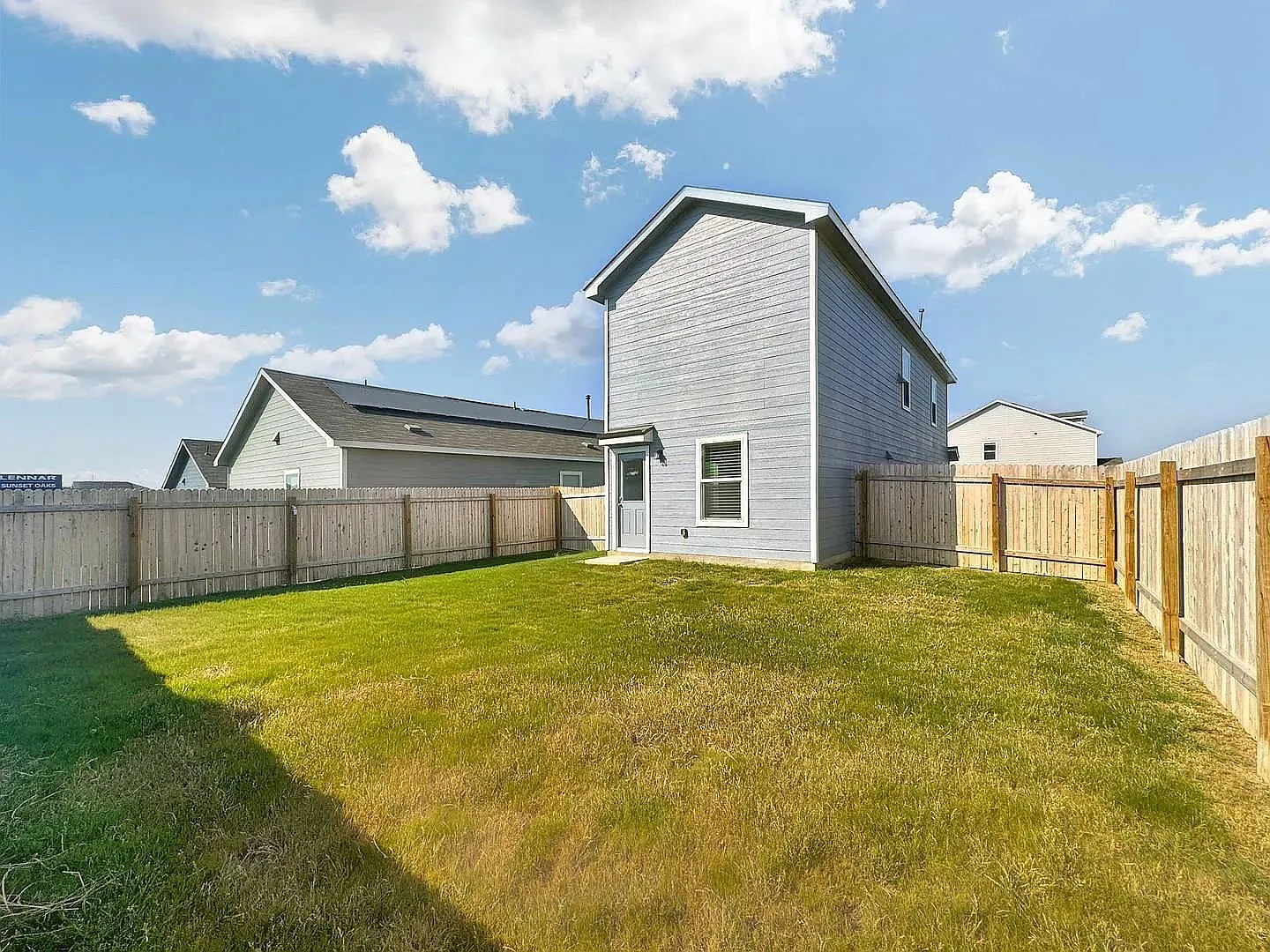 3 bed, 2.5 bath, 1189 sqft, $1,575 — Photo 2