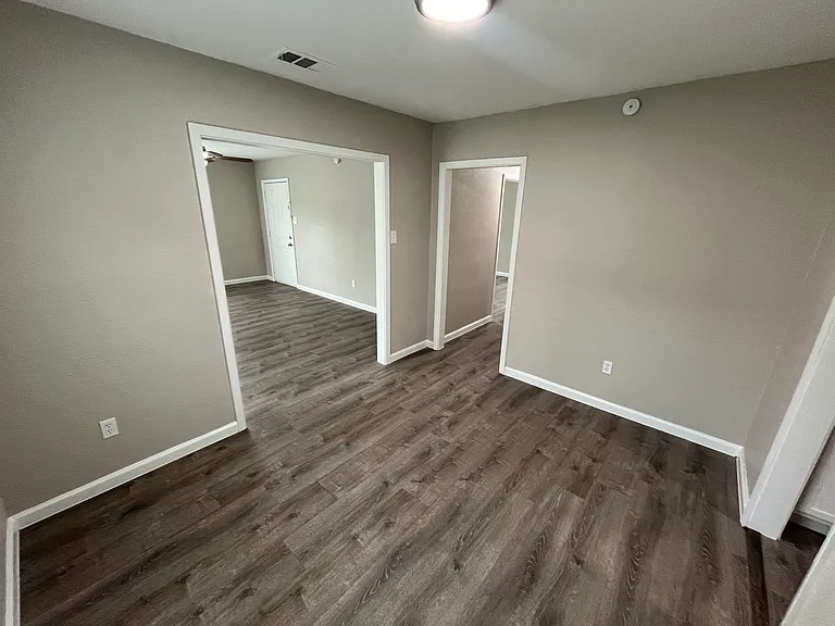 1227 S Montclair Ave — Photo 14