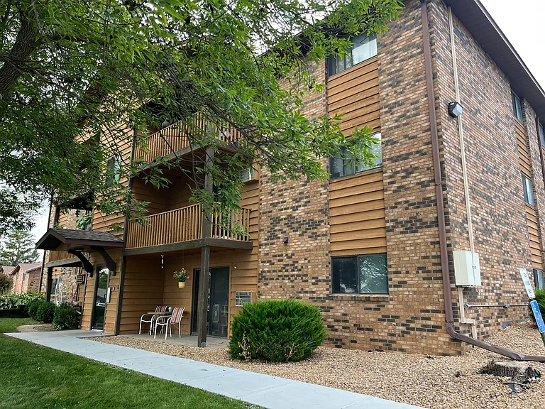 307 13th St N — Photo 1