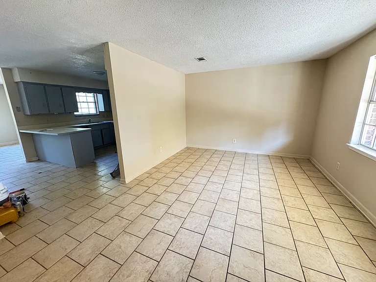 3963 Erress Blvd — Photo 2