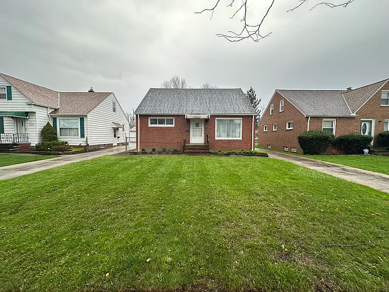 5670 Cherokee Dr — Photo 1