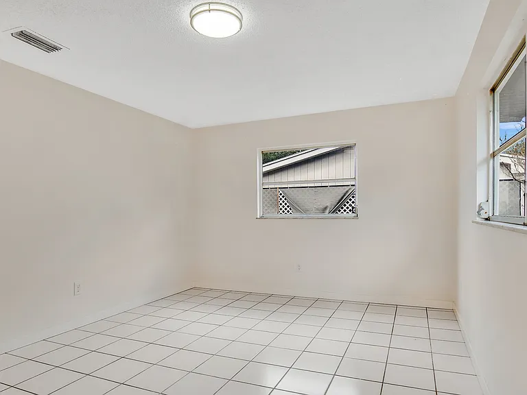 2459 Hope Ave — Photo 12