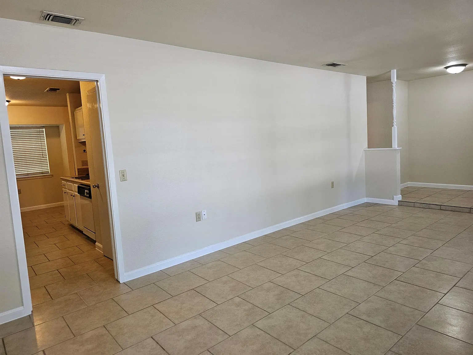 3 bed, 1704 sqft, $1,875 — Photo 3