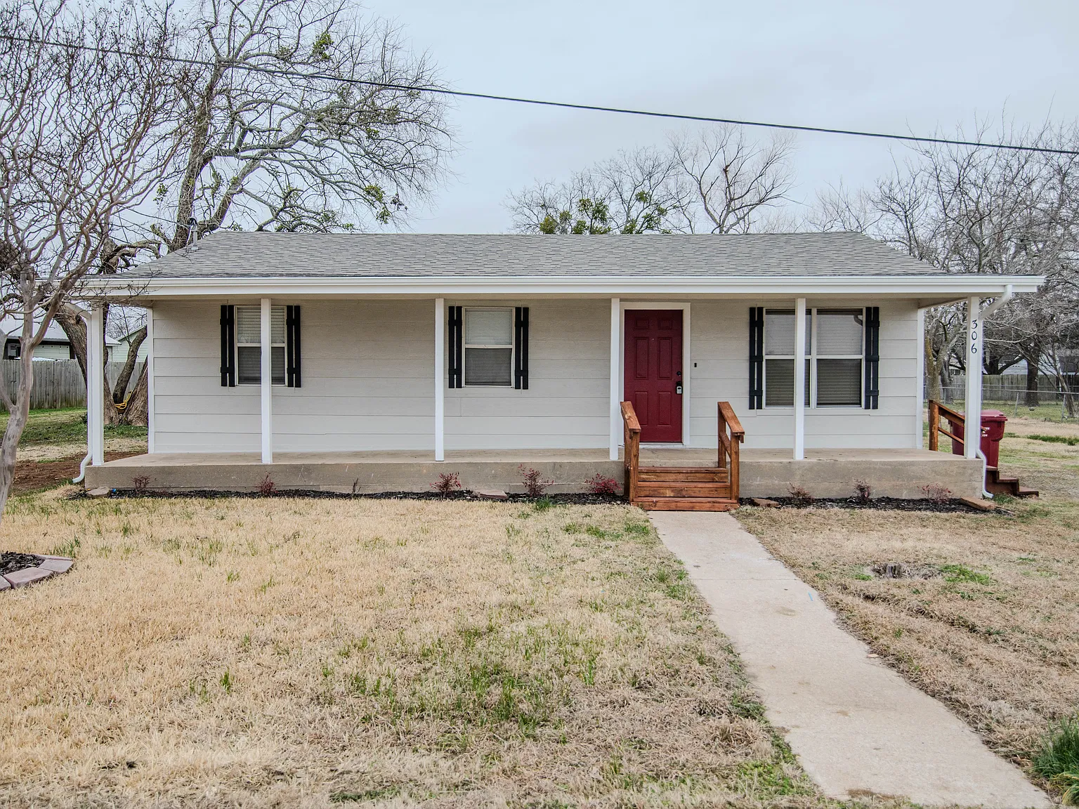3 bed, 912 sqft, $1,250 — Photo 1