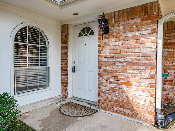 5th image of 804 Cornish Oak Ct