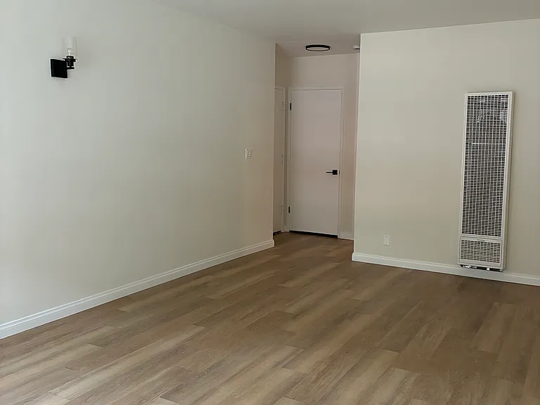 259 N Euclid Ave #1A — Photo 3