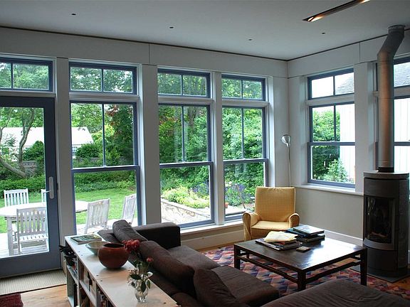5th image of 880 Village Ln