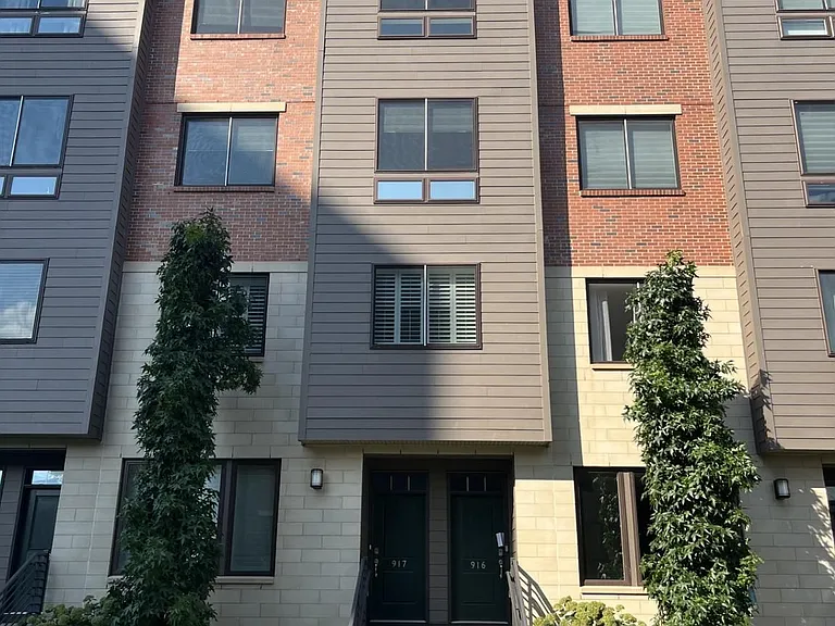 916 Lakeview Ct #36 — Photo 1