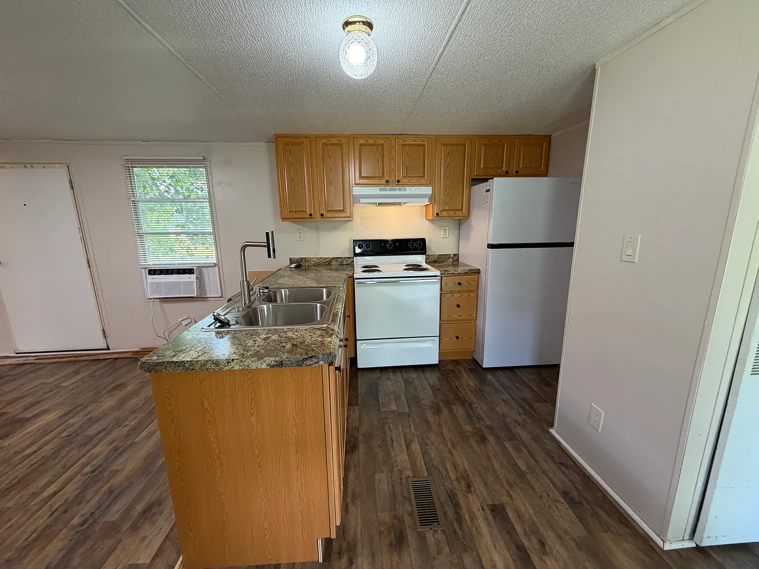 2 bed, 900 sqft, $1,000 — Photo 4