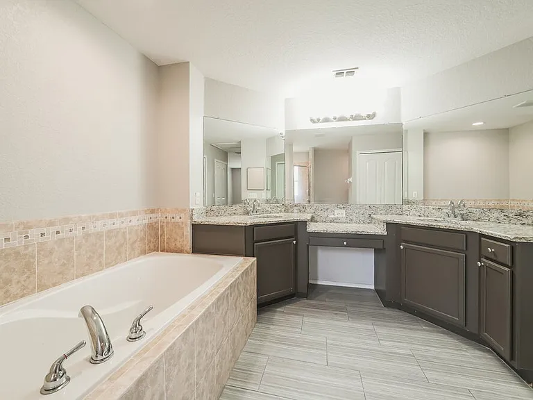 8179 Woodvine Cir — Photo 11